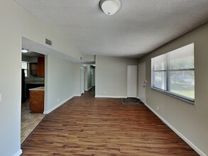 2540 Congaree Dr W in Jacksonville, FL - Foto de edificio - Building Photo