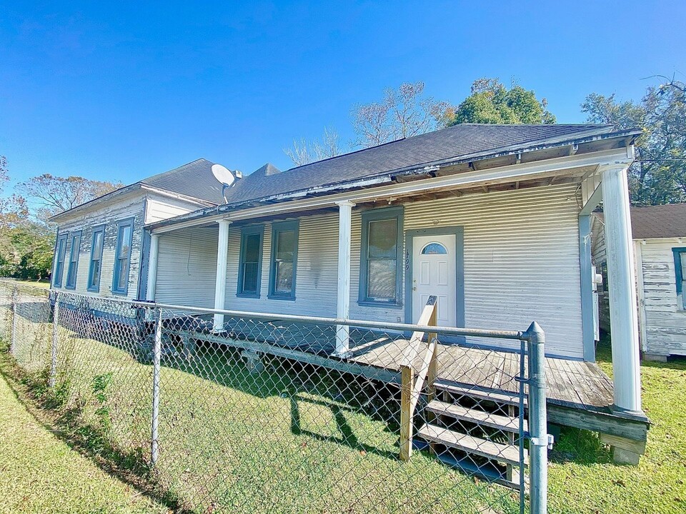 1799 Liberty Ave in Beaumont, TX - Building Photo