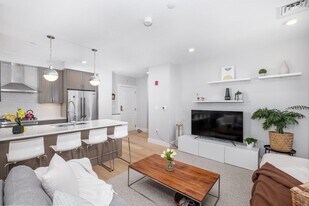 1691 Commonwealth Ave, Unit 402 in Boston, MA - Building Photo