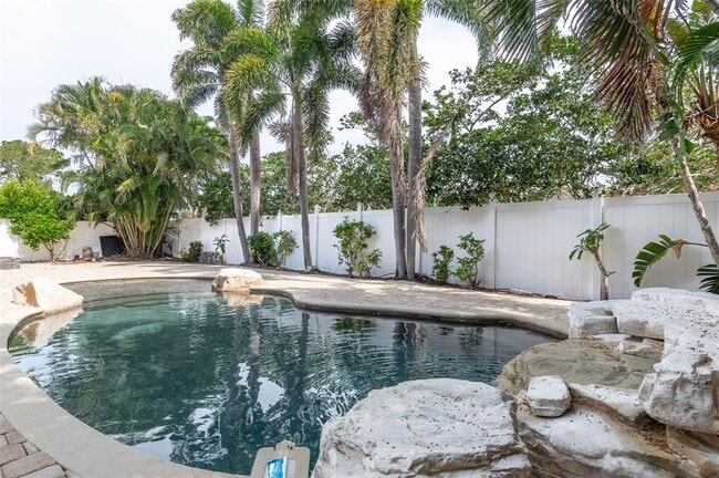 12979 89th Ave N in Seminole, FL - Building Photo - Building Photo