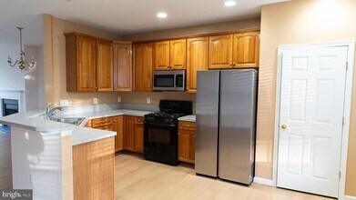 14271 Legend Glen Ct in Gainesville, VA - Building Photo - Building Photo