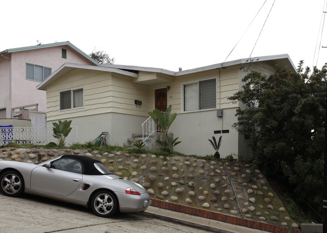 1561-1563 Linwood St in San Diego, CA - Foto de edificio - Building Photo