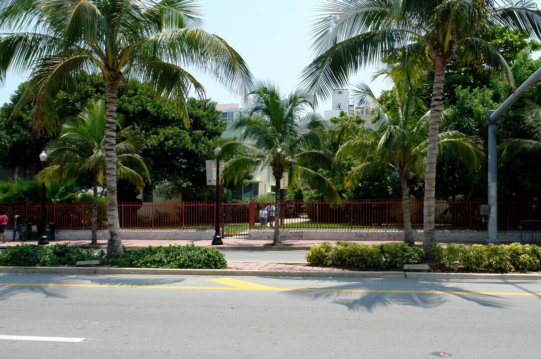 Campton Apartments in Miami Beach, FL - Building Photo