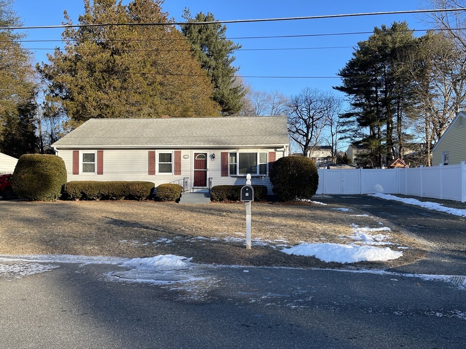 60 Gatewood Rd in Springfield, MA - Foto de edificio