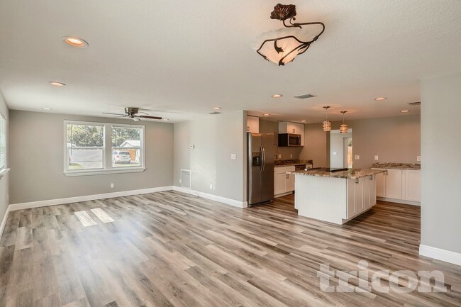 5285 86th Ave in Pinellas Park, FL - Foto de edificio - Building Photo