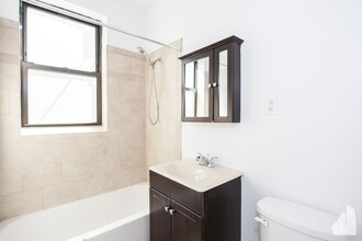 813 W Waveland Ave in Chicago, IL - Building Photo - Building Photo