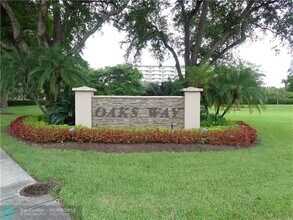 3499 Oaks Way in Pompano Beach, FL - Building Photo - Building Photo