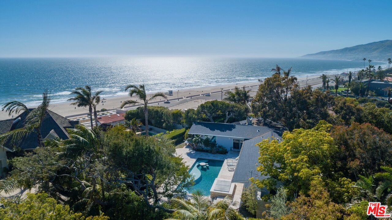 30181 Pacific Coast Hwy in Malibu, CA - Building Photo