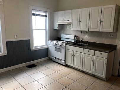 28 Litchfield St in Boston, MA - Building Photo