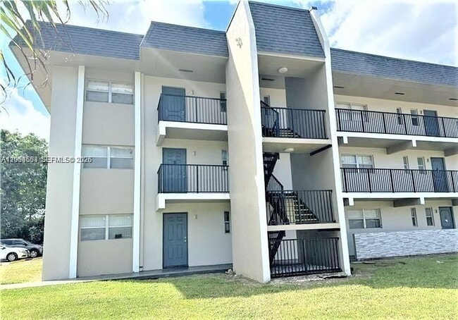 property at 7911 N Colony Cir