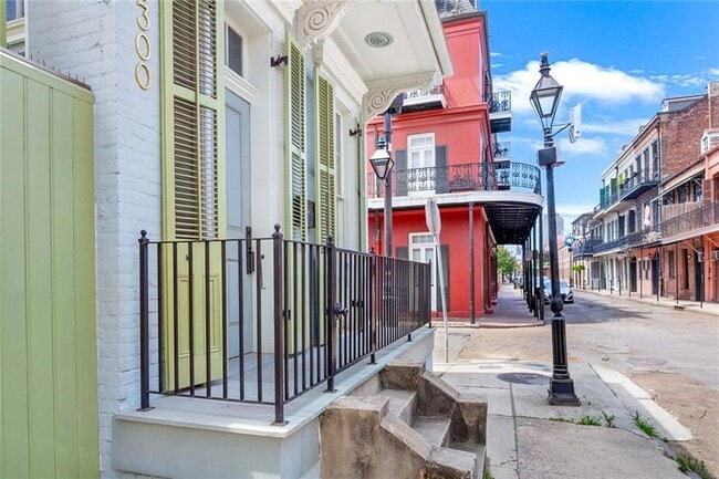 1300 Chartres St in New Orleans, LA - Foto de edificio - Building Photo