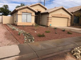 1870 E Drake Dr in Tempe, AZ - Building Photo