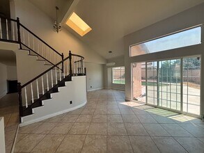 12438 Brewster Dr in Moreno Valley, CA - Foto de edificio - Building Photo