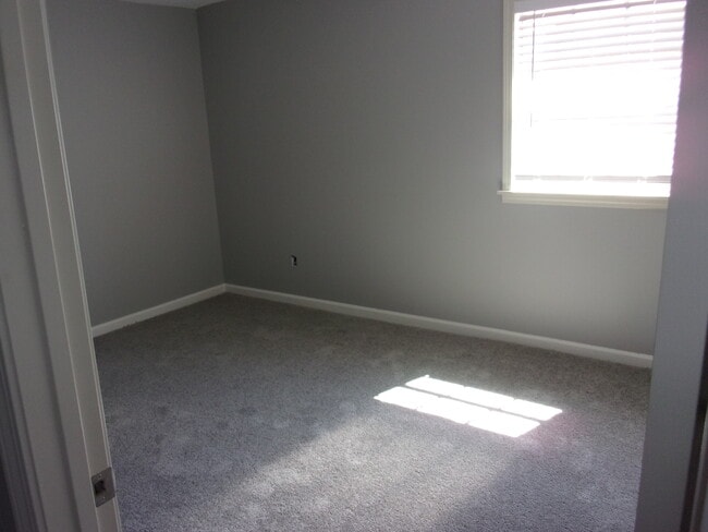 1594 Oakwood St in Memphis, TN - Building Photo - Building Photo