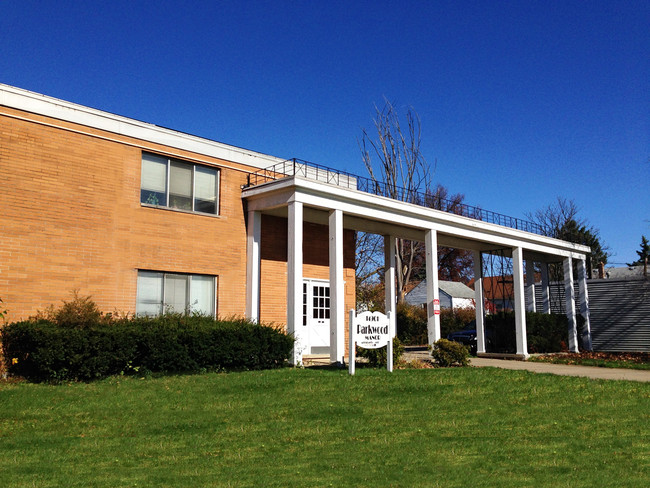 Parkwood Manor Apartments in Maple Heights, OH - Building Photo - Building Photo