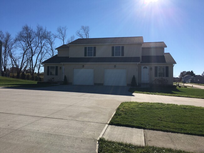 433 Dalton Dr in Wadsworth, OH - Building Photo - Building Photo