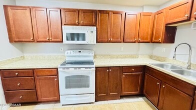 732 N Halifax Ave in Daytona Beach, FL - Building Photo - Building Photo