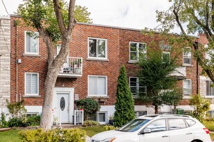 2049 De Melrose Av in Montréal, QC - Building Photo