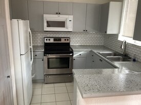 2736 SE 15th Rd in Homestead, FL - Building Photo