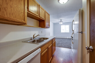 Century Oaks Apartments in Oakdale, MN - Foto de edificio - Interior Photo