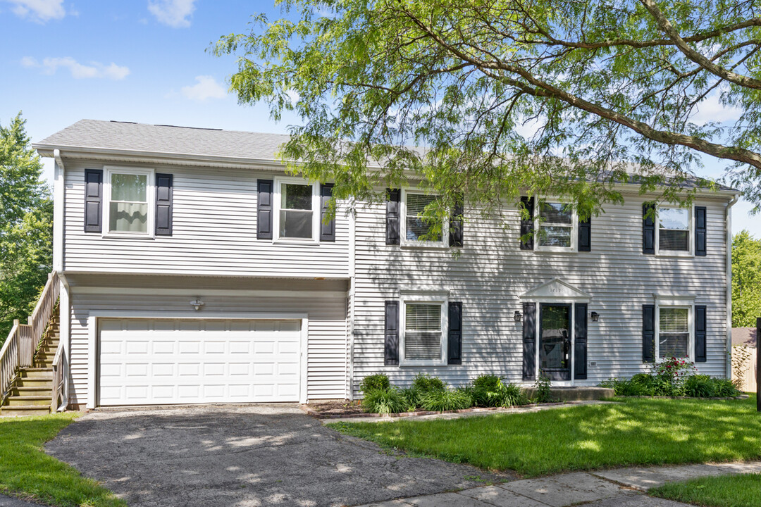 1719 Butler Ct in Naperville, IL - Building Photo