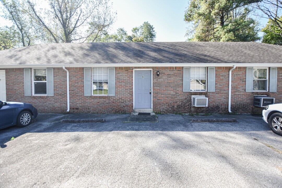 342 Dupuis Dr-Unit -B in Clarksville, TN - Building Photo