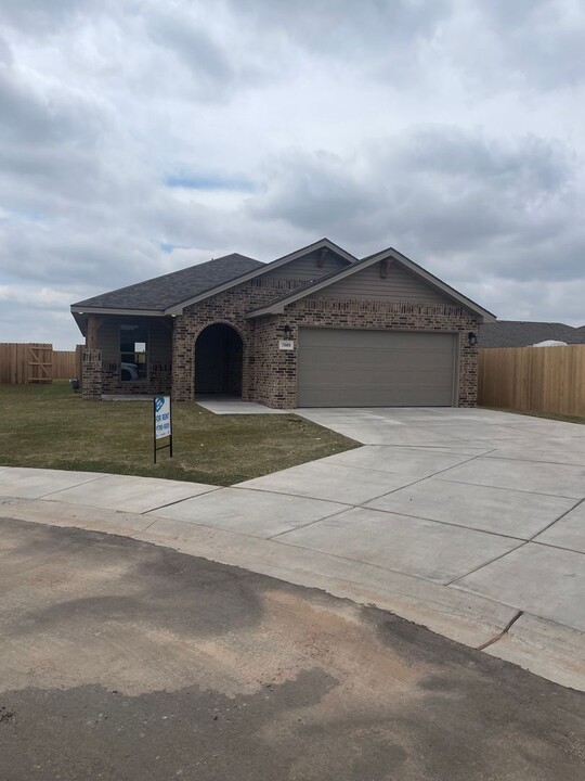 7009 13th St in Lubbock, TX - Building Photo