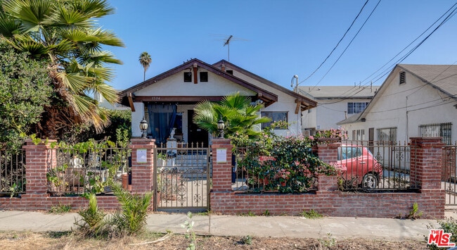 1534 Mariposa Ave in Los Angeles, CA - Building Photo - Building Photo