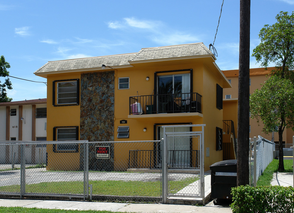 926 NW 5th St in Miami, FL - Building Photo