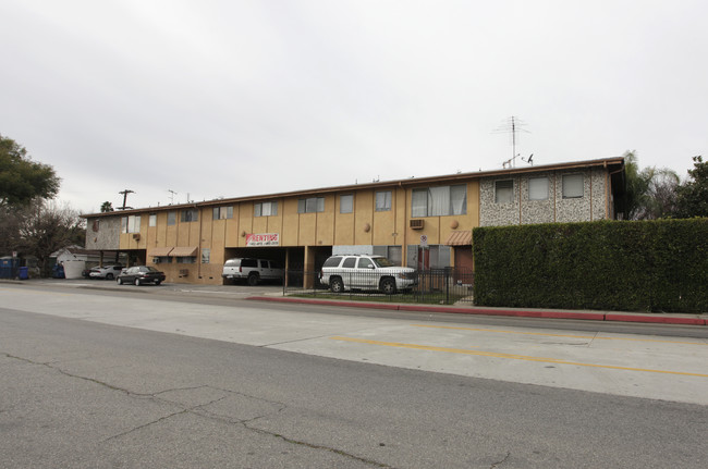 6257 Hazeltine Ave in Van Nuys, CA - Foto de edificio - Building Photo