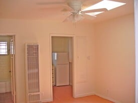 626 Rose Ave in Venice, CA - Building Photo