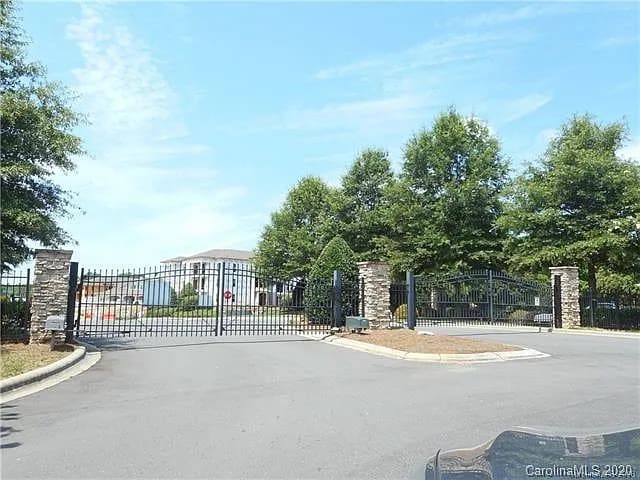 2501 Silverthorn Dr in Charlotte, NC - Building Photo - Building Photo