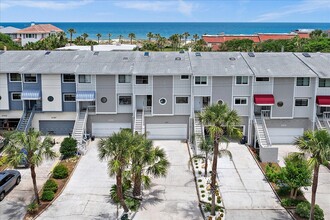 2323 Seminole Rd in Atlantic Beach, FL - Foto de edificio - Building Photo