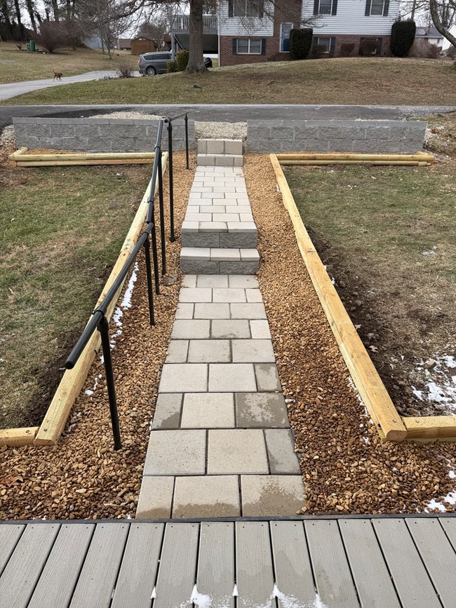 520 Virginia Ave in Marion, VA - Foto de edificio - Building Photo