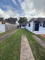 7142 SW 22nd St in Miami, FL - Building Photo