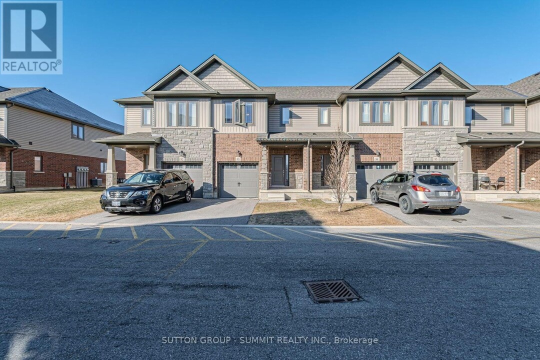 77-77 Diana Ave in Brantford, ON - Building Photo