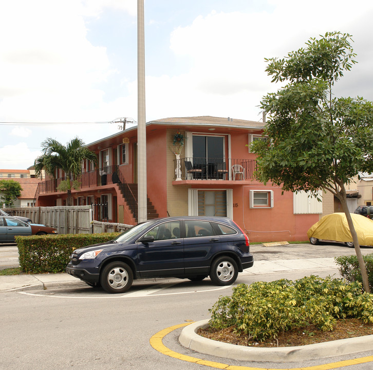 15 W 4th St in Hialeah, FL - Foto de edificio