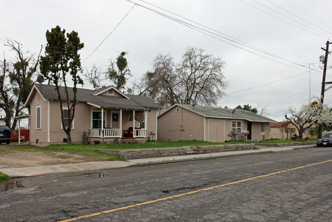 160-170 Montana Ave in Turlock, CA - Building Photo