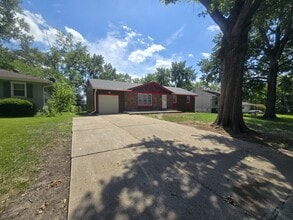 8013 E 133rd St in Grandview, MO - Building Photo - Building Photo
