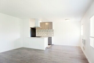 Carlyle Apartments in Los Angeles, CA - Building Photo - Building Photo