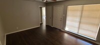 5615 Simsdale St in Houston, TX - Building Photo - Building Photo