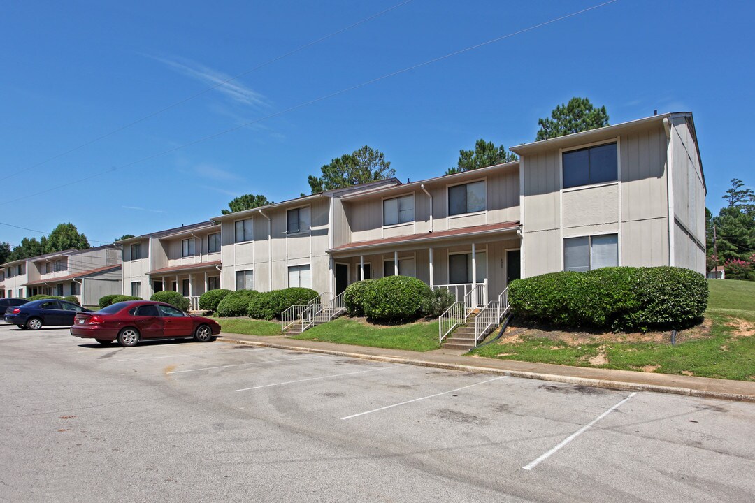 Farrington Apartments in Birmingham, AL - Building Photo