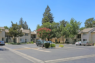 Merced Commons in Merced, CA - Building Photo - Building Photo