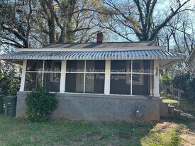 526 N 8th St in Griffin, GA - Building Photo