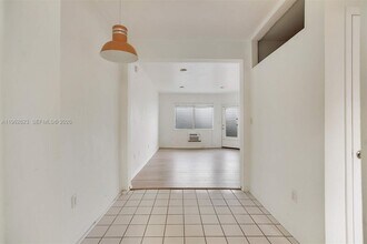 835 Meridian Ave in Miami Beach, FL - Building Photo - Building Photo