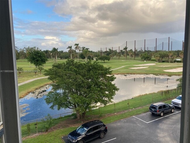 6995 NW 186th St, Unit E403 in Hialeah, FL - Foto de edificio - Building Photo