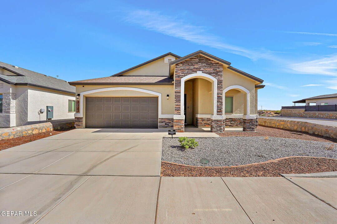 12616 Zollinger Ave in El Paso, TX - Building Photo