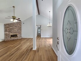 8534 Dawnridge Dr in Houston, TX - Building Photo