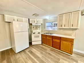 109 Harmons Way in San Marcos, TX - Foto de edificio - Building Photo