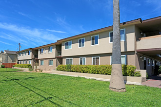 Skyview Villa & Somerset Apartments in Sacramento, CA - Building Photo - Building Photo